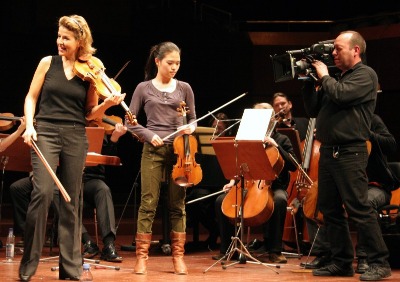 Arbeitsfoto mit Anne-Sophie Mutter